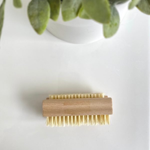 Cepillo para uñas de madera y cerdas naturales